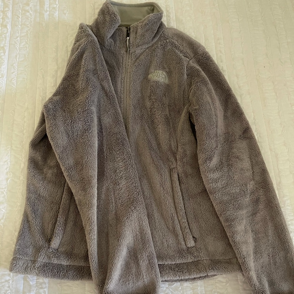 Good condition women’s North Face fleece jacket.